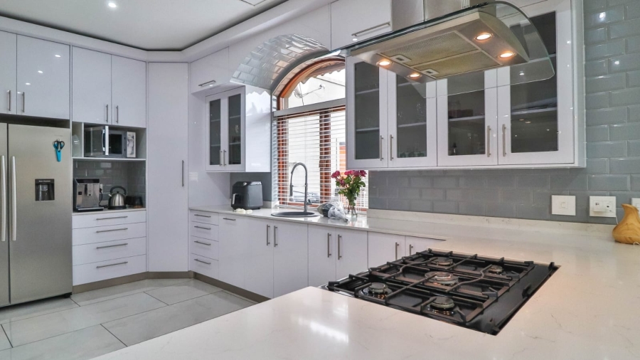 5 Bedroom Property for Sale in Klein Zevenwacht Western Cape